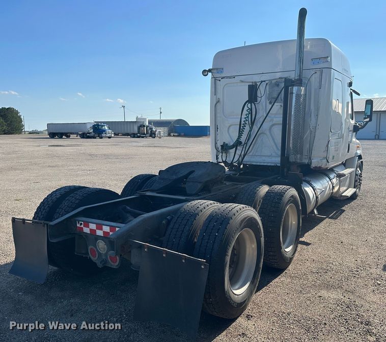 image for item NP9782 2013 Freightliner Cascadia  semi truck