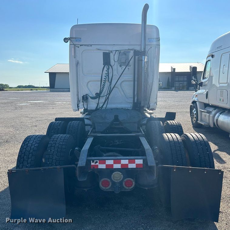 image for item NP9782 2013 Freightliner Cascadia  semi truck