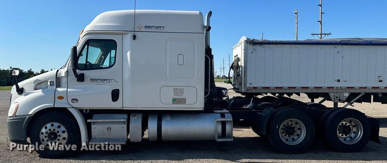 image for item NP9782 2013 Freightliner Cascadia  semi truck