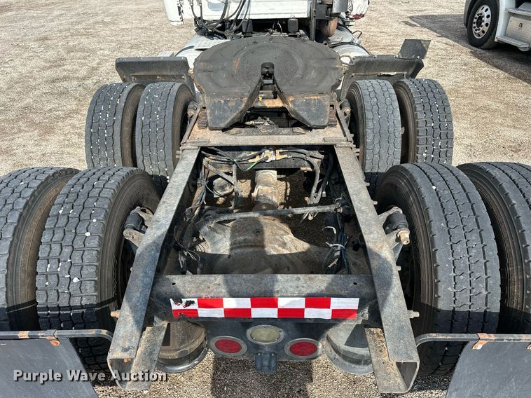 image for item NP9782 2013 Freightliner Cascadia  semi truck