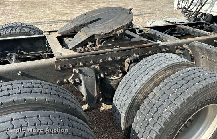 image for item NP9782 2013 Freightliner Cascadia  semi truck