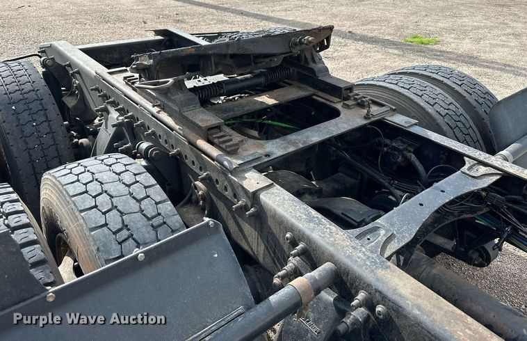 image for item NP9782 2013 Freightliner Cascadia  semi truck