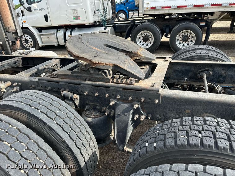 image for item NP9782 2013 Freightliner Cascadia  semi truck