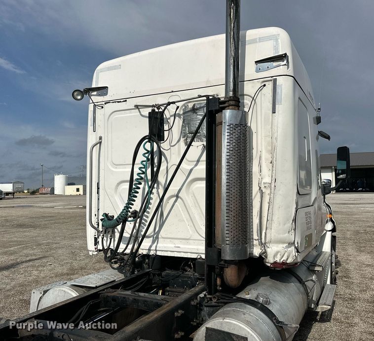 image for item NP9782 2013 Freightliner Cascadia  semi truck