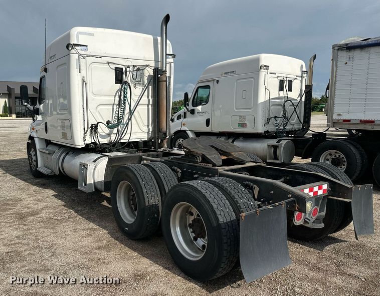 image for item NP9782 2013 Freightliner Cascadia  semi truck