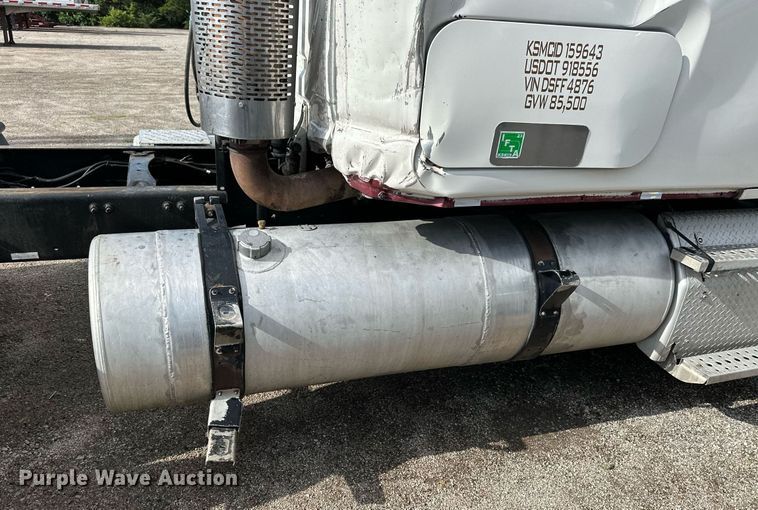 image for item NP9782 2013 Freightliner Cascadia  semi truck