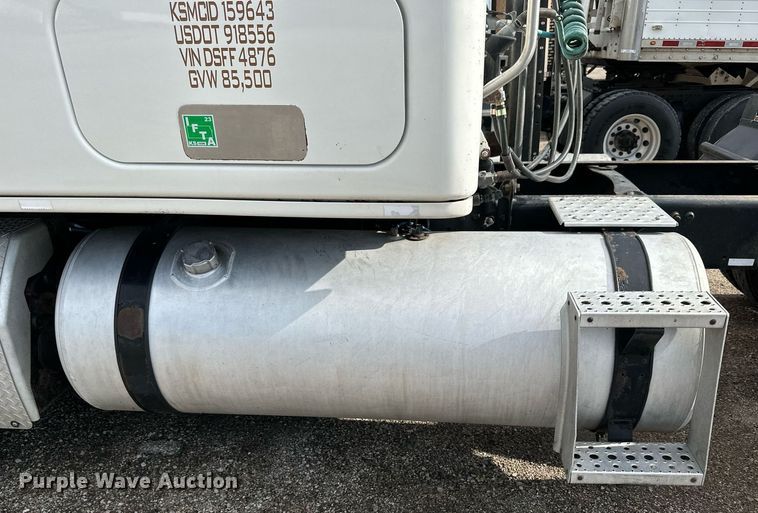 image for item NP9782 2013 Freightliner Cascadia  semi truck