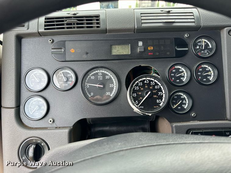 image for item NP9782 2013 Freightliner Cascadia  semi truck