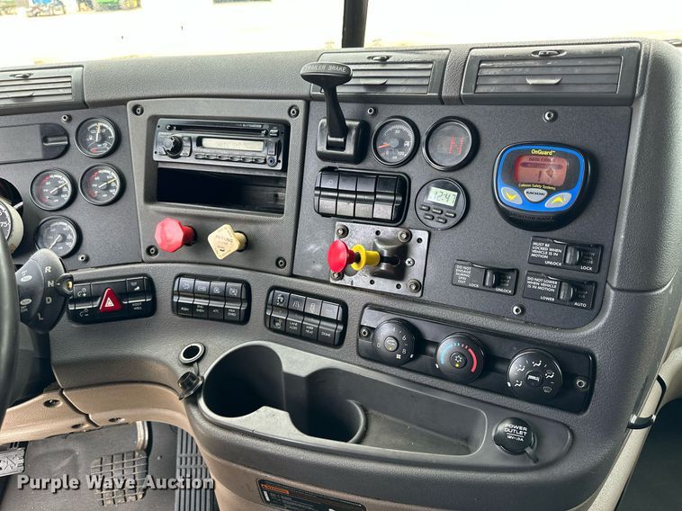 image for item NP9782 2013 Freightliner Cascadia  semi truck