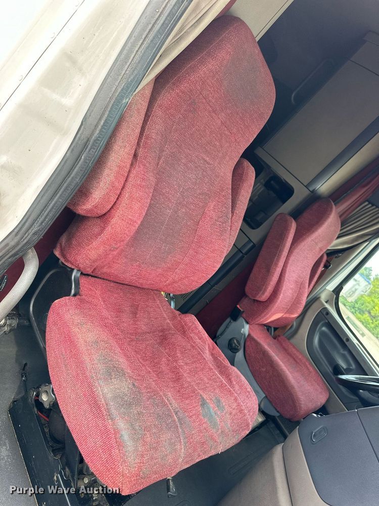 image for item NP9782 2013 Freightliner Cascadia  semi truck