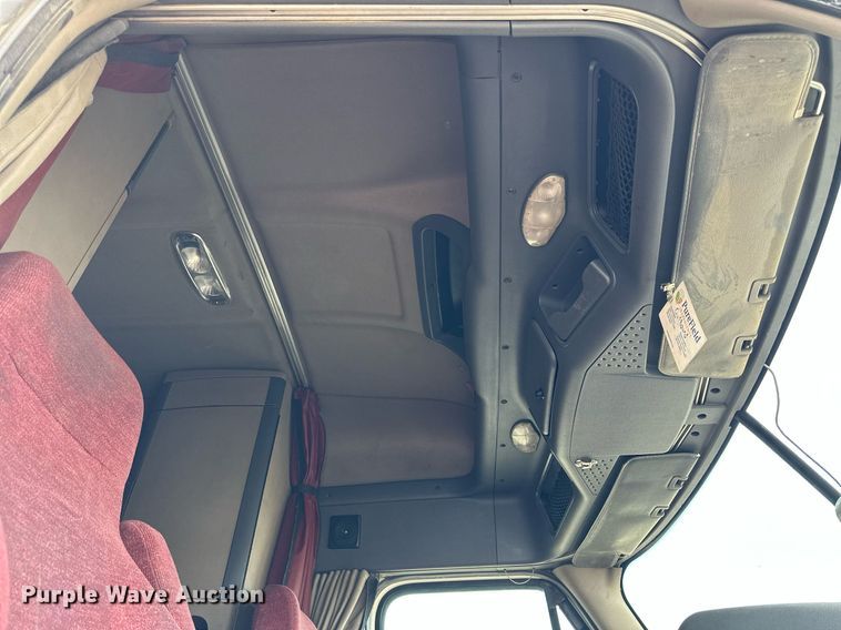 image for item NP9782 2013 Freightliner Cascadia  semi truck