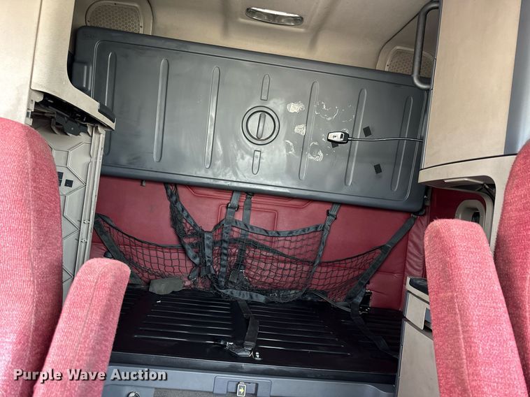 image for item NP9782 2013 Freightliner Cascadia  semi truck