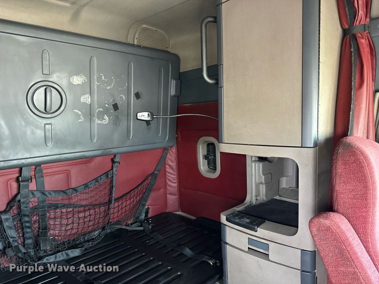 image for item NP9782 2013 Freightliner Cascadia  semi truck