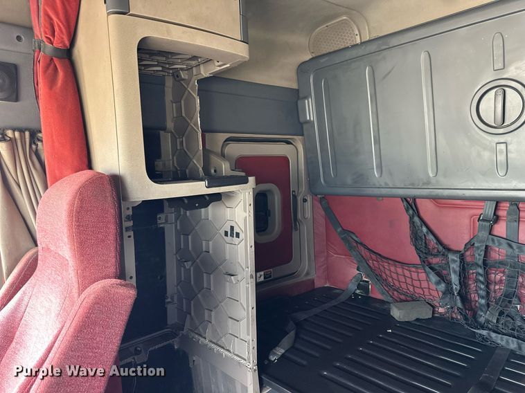 image for item NP9782 2013 Freightliner Cascadia  semi truck