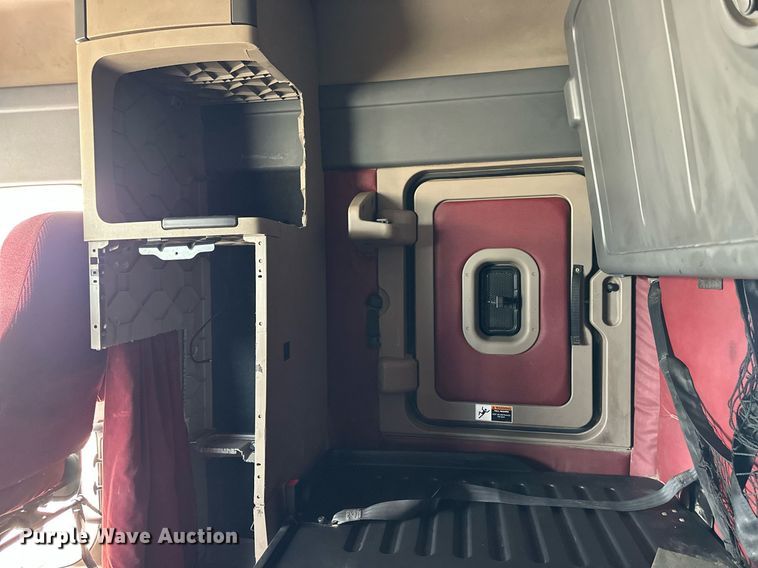 image for item NP9782 2013 Freightliner Cascadia  semi truck