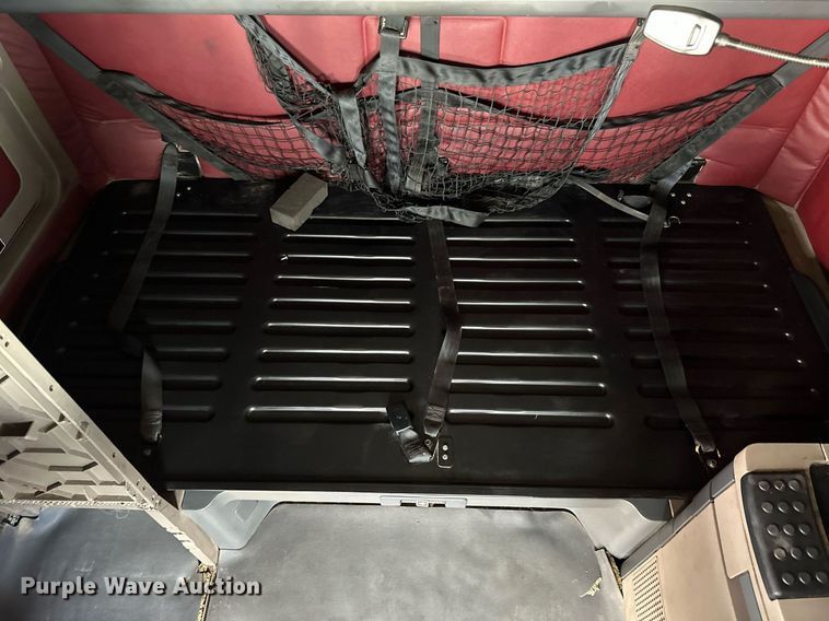 image for item NP9782 2013 Freightliner Cascadia  semi truck