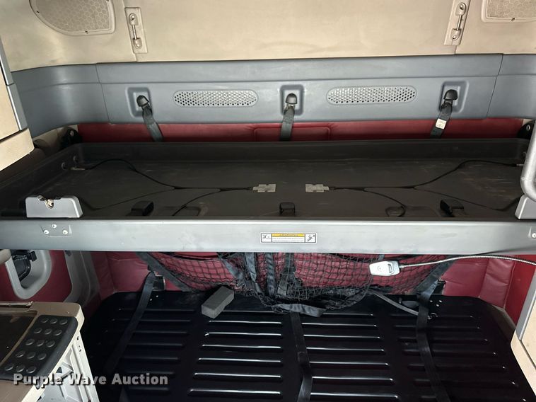 image for item NP9782 2013 Freightliner Cascadia  semi truck