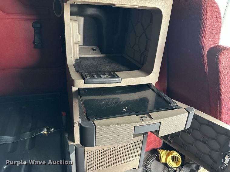 image for item NP9782 2013 Freightliner Cascadia  semi truck