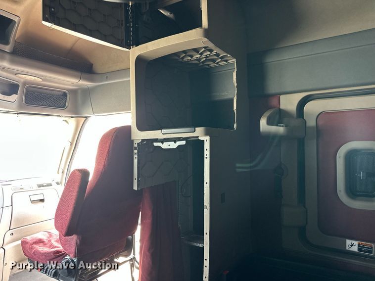 image for item NP9782 2013 Freightliner Cascadia  semi truck