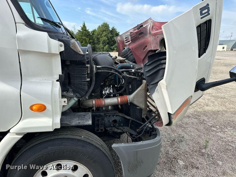 image for item NP9782 2013 Freightliner Cascadia  semi truck