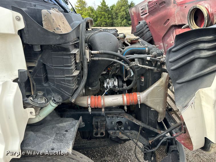 image for item NP9782 2013 Freightliner Cascadia  semi truck