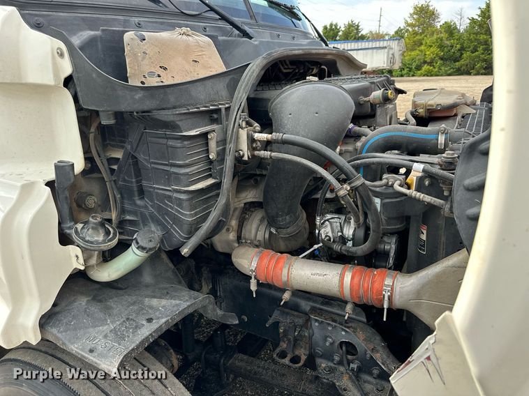 image for item NP9782 2013 Freightliner Cascadia  semi truck