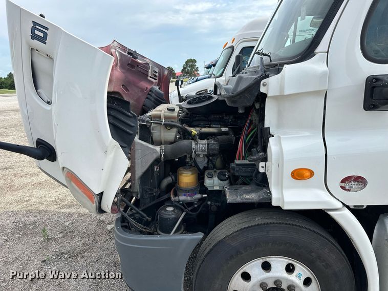 image for item NP9782 2013 Freightliner Cascadia  semi truck