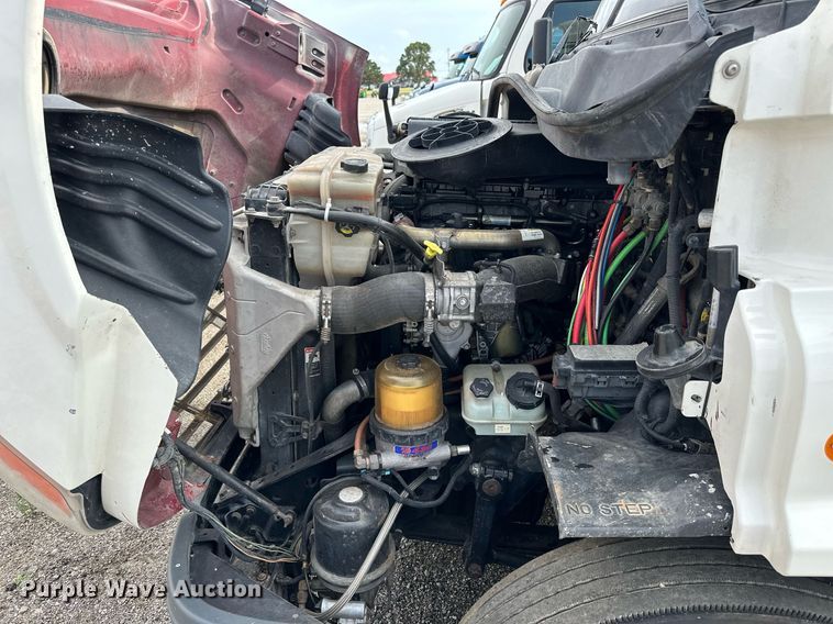 image for item NP9782 2013 Freightliner Cascadia  semi truck