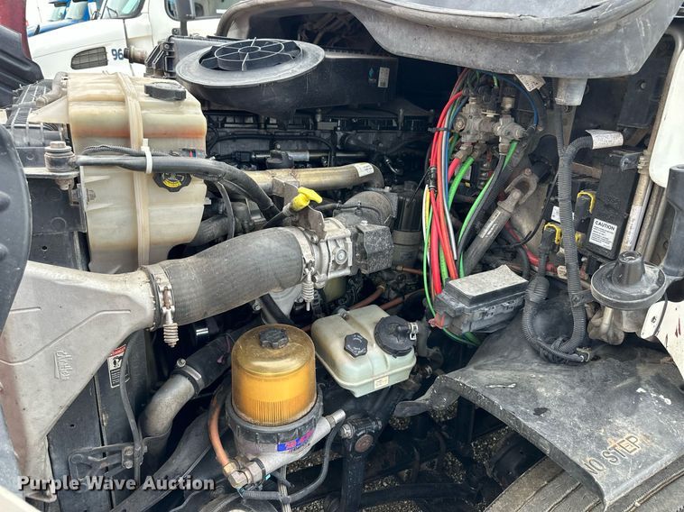 image for item NP9782 2013 Freightliner Cascadia  semi truck