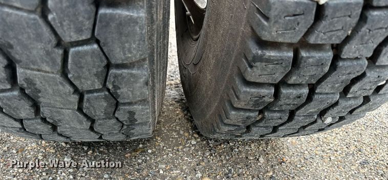 image for item NP9782 2013 Freightliner Cascadia  semi truck