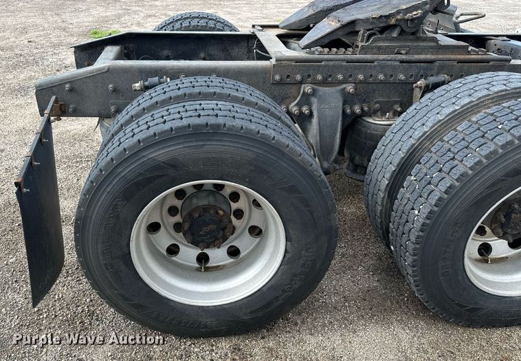 image for item NP9782 2013 Freightliner Cascadia  semi truck