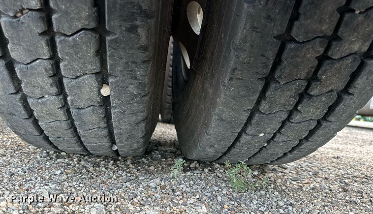 image for item NP9782 2013 Freightliner Cascadia  semi truck