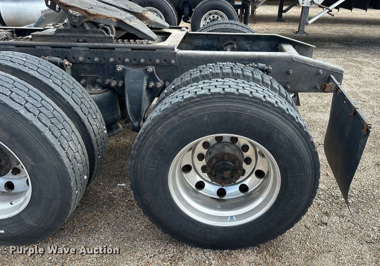 image for item NP9782 2013 Freightliner Cascadia  semi truck