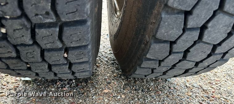 image for item NP9782 2013 Freightliner Cascadia  semi truck