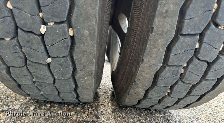 image for item NP9782 2013 Freightliner Cascadia  semi truck