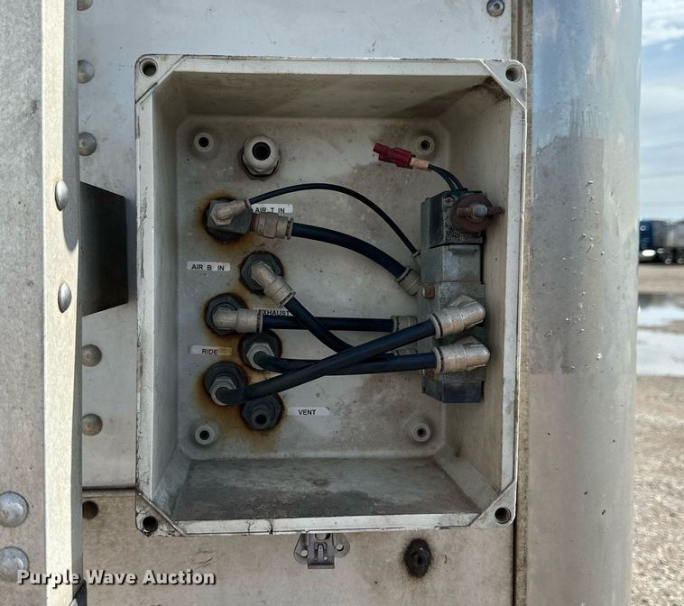 image for item NP9783 2014 Wilson  DWBT-650SS live bottom trailer