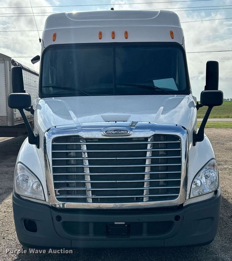 image for item NP9784 2013 Freightliner Cascadia  semi truck