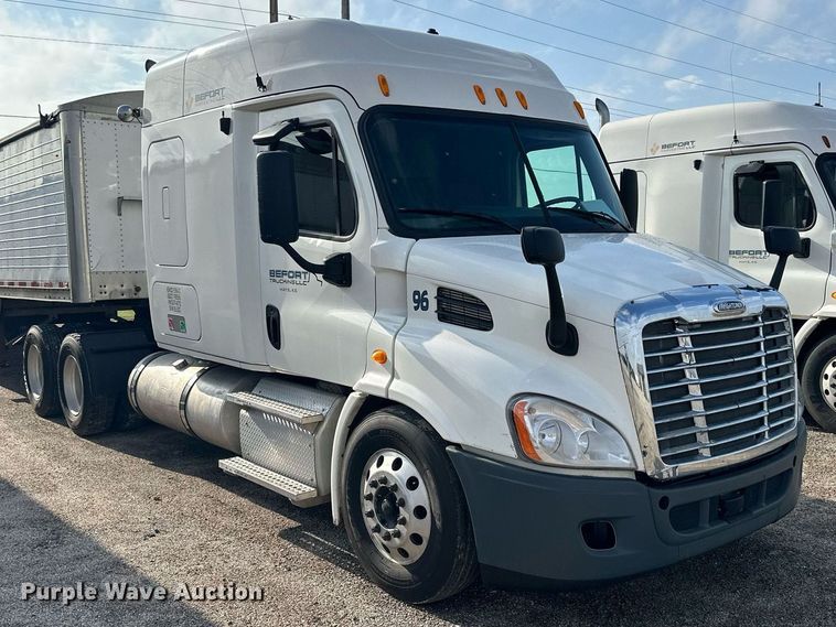 image for item NP9784 2013 Freightliner Cascadia  semi truck