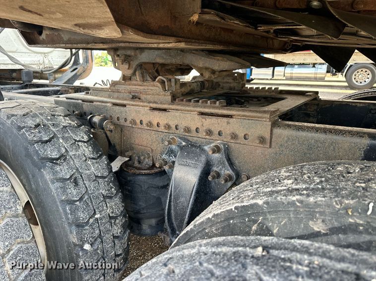 image for item NP9784 2013 Freightliner Cascadia  semi truck