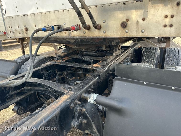 image for item NP9784 2013 Freightliner Cascadia  semi truck