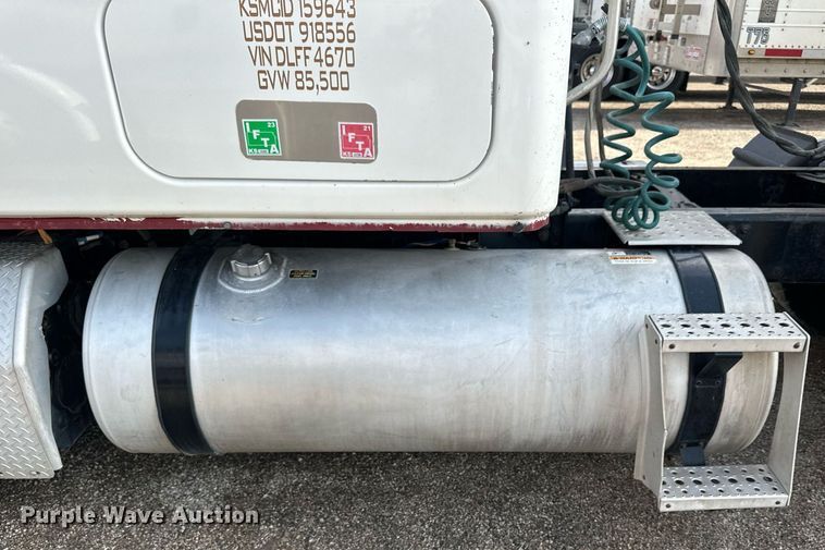 image for item NP9784 2013 Freightliner Cascadia  semi truck