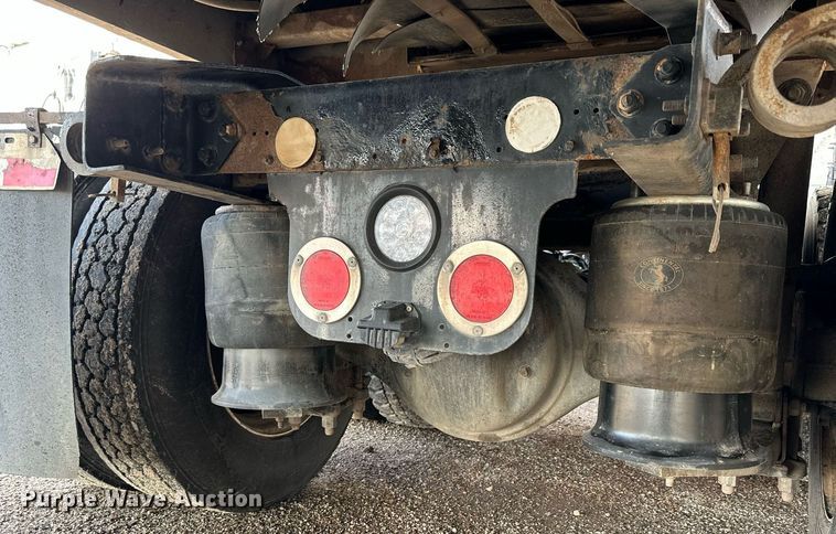 image for item NP9784 2013 Freightliner Cascadia  semi truck