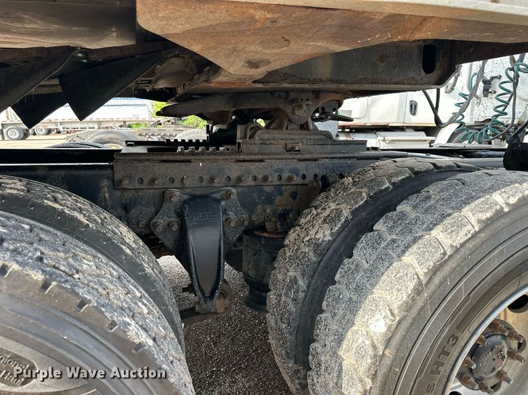 image for item NP9784 2013 Freightliner Cascadia  semi truck