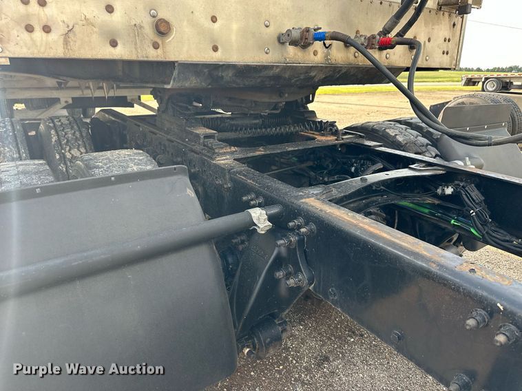 image for item NP9784 2013 Freightliner Cascadia  semi truck