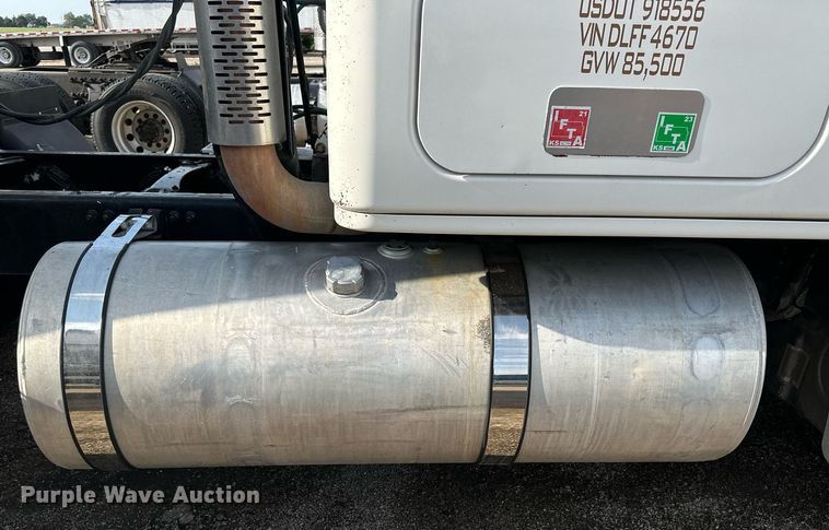 image for item NP9784 2013 Freightliner Cascadia  semi truck