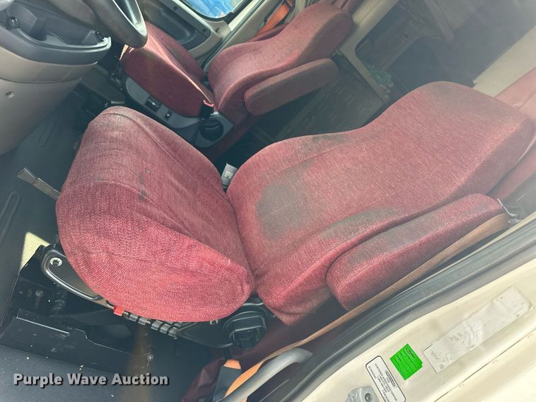 image for item NP9784 2013 Freightliner Cascadia  semi truck