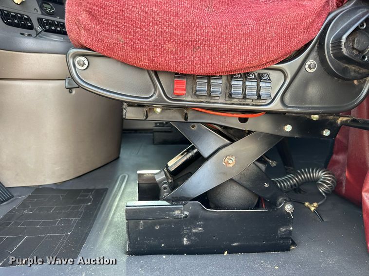 image for item NP9784 2013 Freightliner Cascadia  semi truck