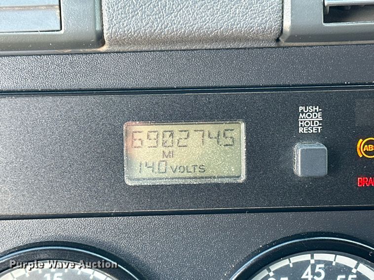 image for item NP9784 2013 Freightliner Cascadia  semi truck