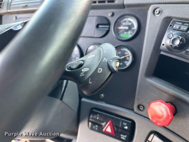 image for item NP9784 2013 Freightliner Cascadia  semi truck