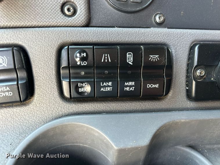 image for item NP9784 2013 Freightliner Cascadia  semi truck